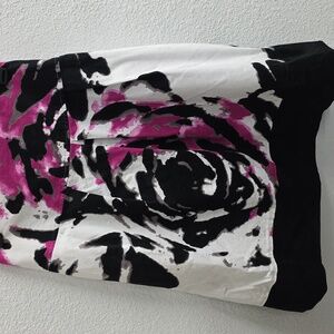 Transitions White Multi Pleated Lined Abract Print